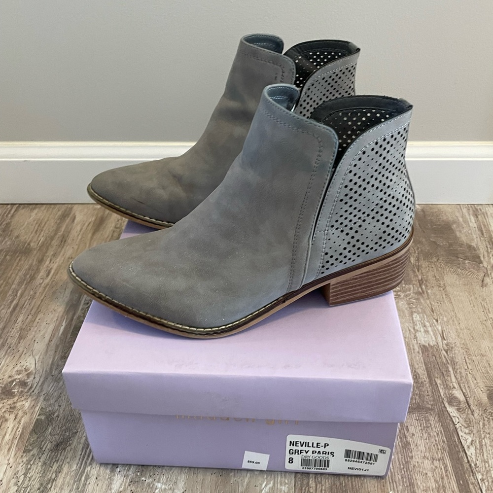 Madden Girl Size 8 Grey Bootie